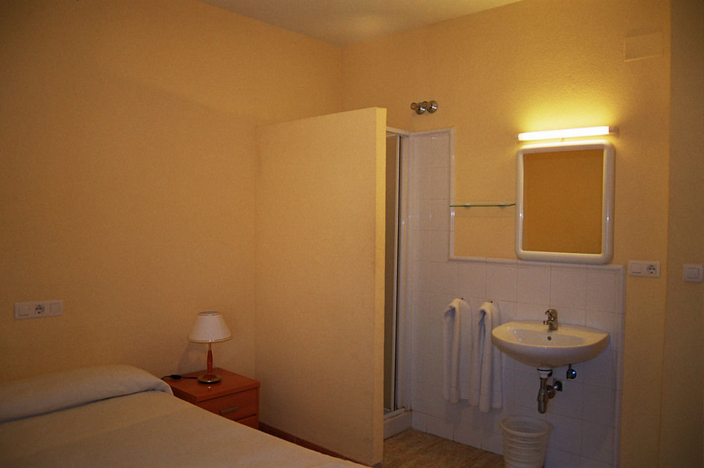 Pension Moratin Valencia Exterior photo